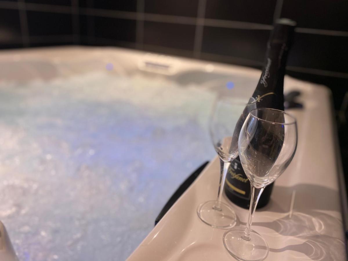 ルーアンEscapade Romantique - Jacuzzi Et Parking Prive - 002アパートメント エクステリア 写真