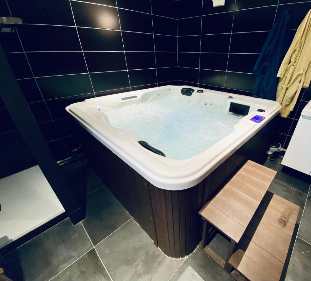 ルーアンEscapade Romantique - Jacuzzi Et Parking Prive - 002アパートメント エクステリア 写真