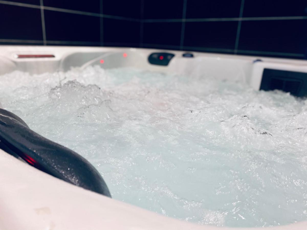 ルーアンEscapade Romantique - Jacuzzi Et Parking Prive - 002アパートメント エクステリア 写真