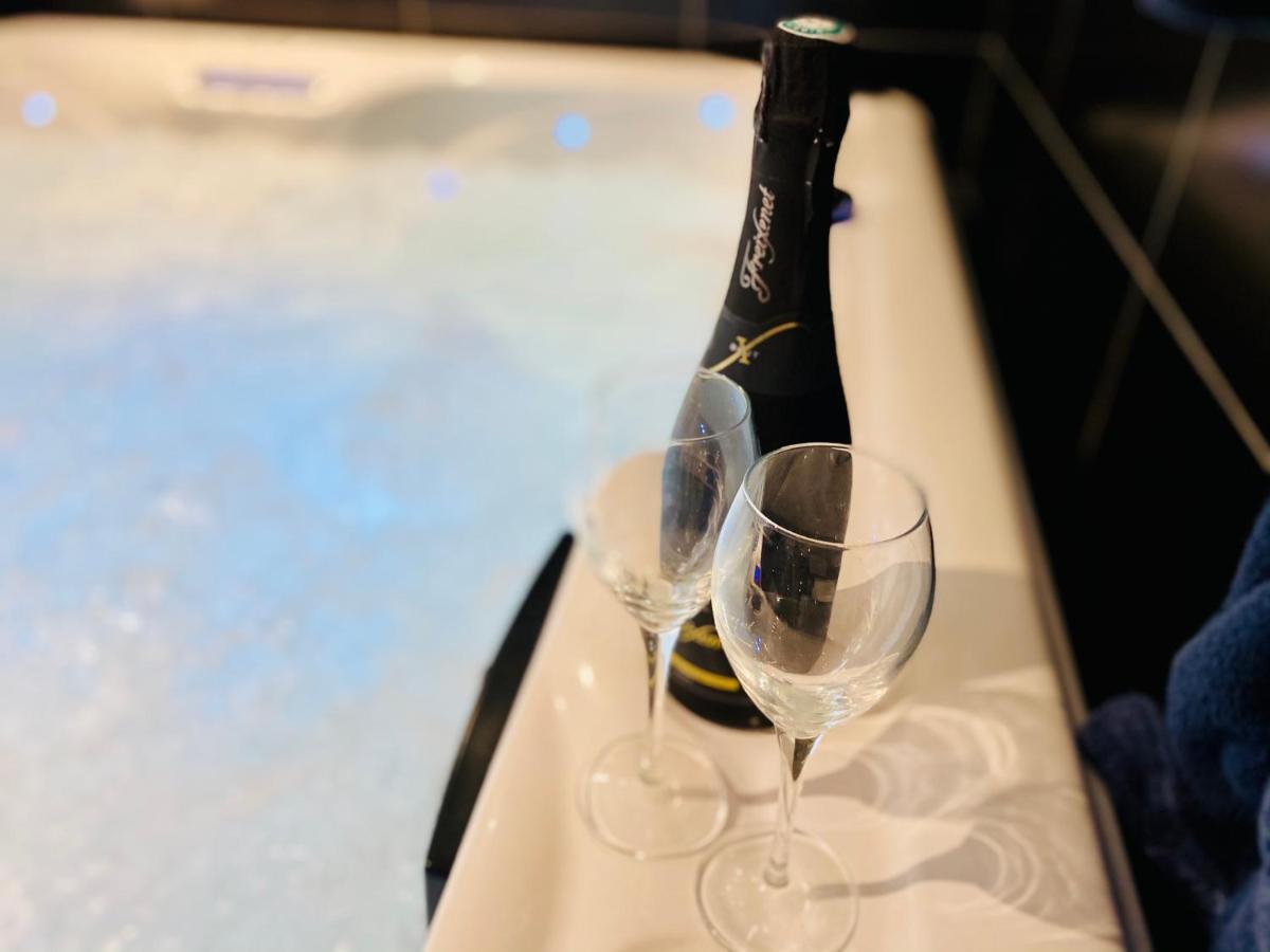 ルーアンEscapade Romantique - Jacuzzi Et Parking Prive - 002アパートメント エクステリア 写真