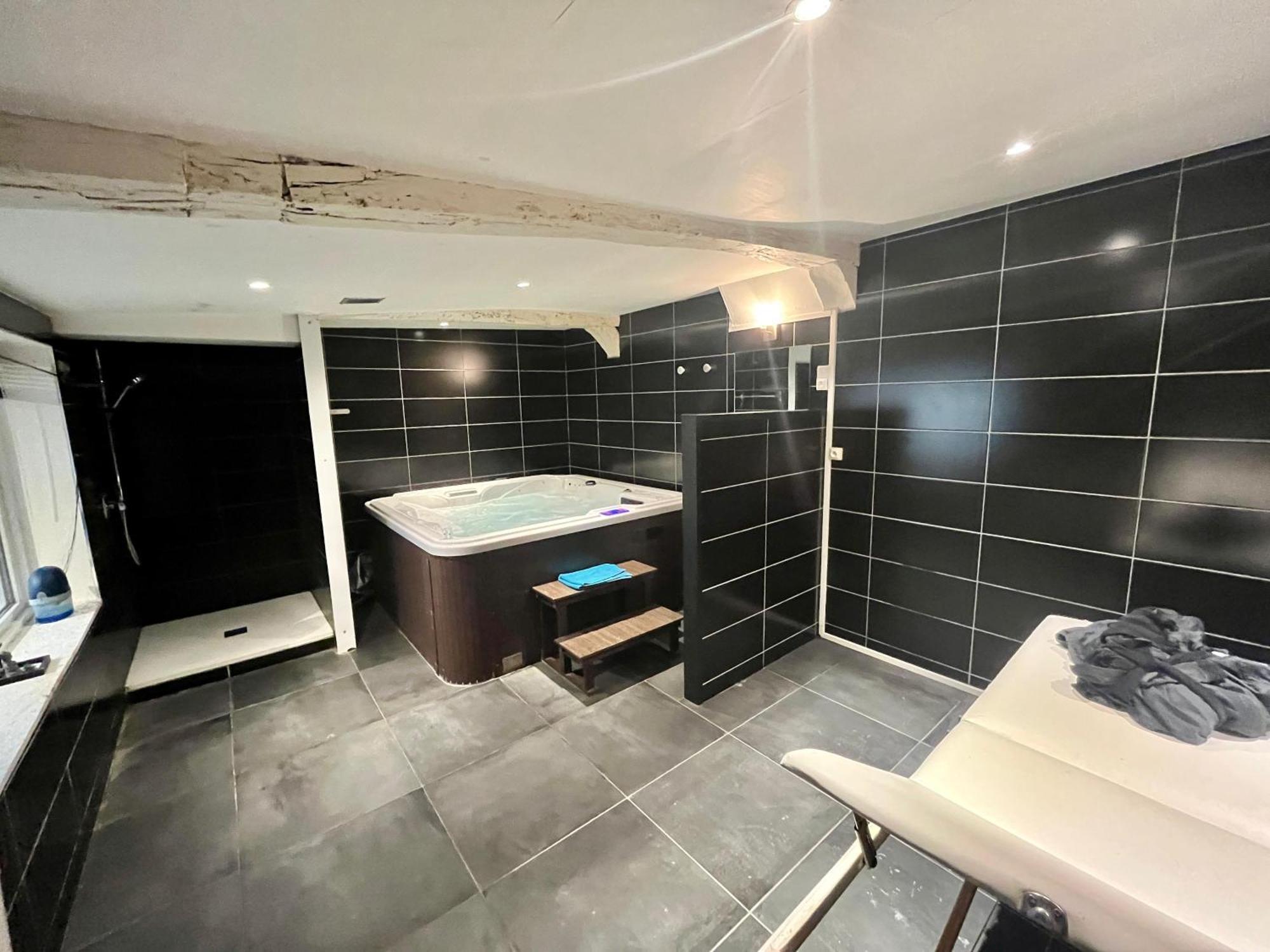 ルーアンEscapade Romantique - Jacuzzi Et Parking Prive - 002アパートメント エクステリア 写真
