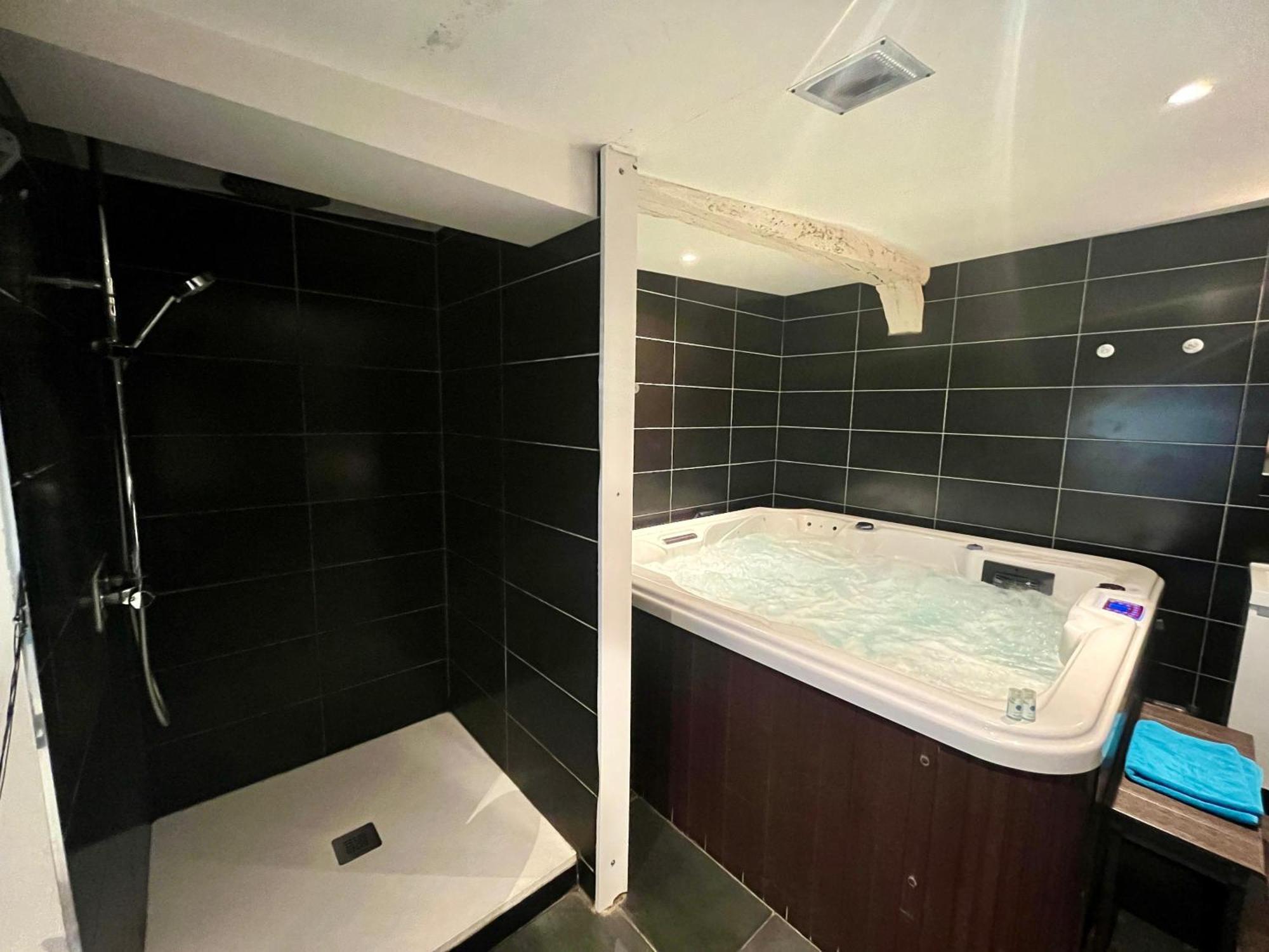ルーアンEscapade Romantique - Jacuzzi Et Parking Prive - 002アパートメント エクステリア 写真